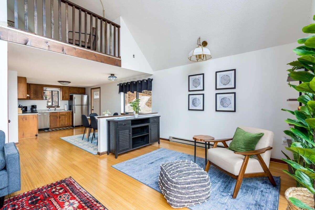 Modern Chalet Cabin W Hot Tub, Deck&Grill, & Wifi! Inwood Exteriér fotografie