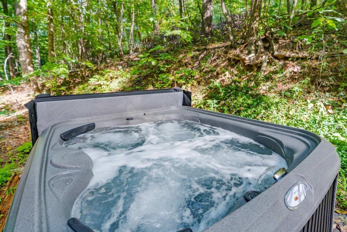 Modern Chalet Cabin W Hot Tub, Deck&Grill, & Wifi! Inwood Exteriér fotografie