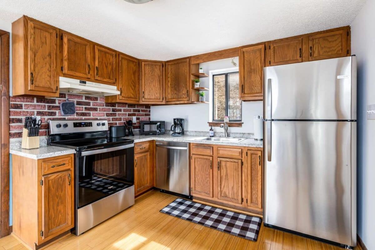 Modern Chalet Cabin W Hot Tub, Deck&Grill, & Wifi! Inwood Exteriér fotografie