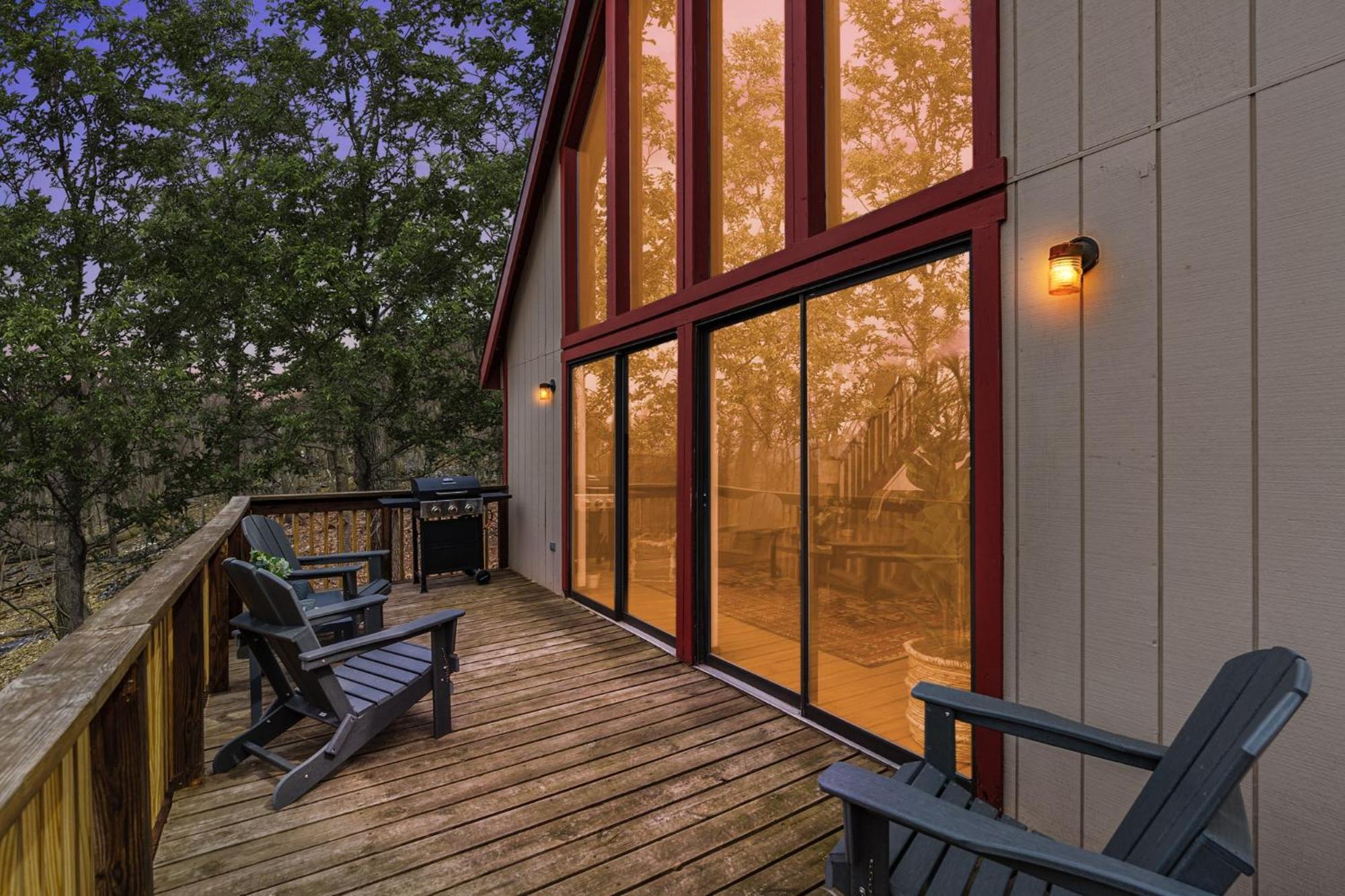 Modern Chalet Cabin W Hot Tub, Deck&Grill, & Wifi! Inwood Exteriér fotografie