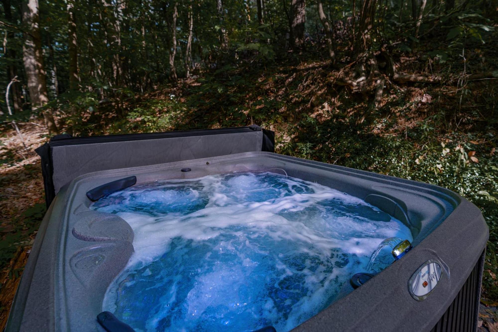 Modern Chalet Cabin W Hot Tub, Deck&Grill, & Wifi! Inwood Exteriér fotografie