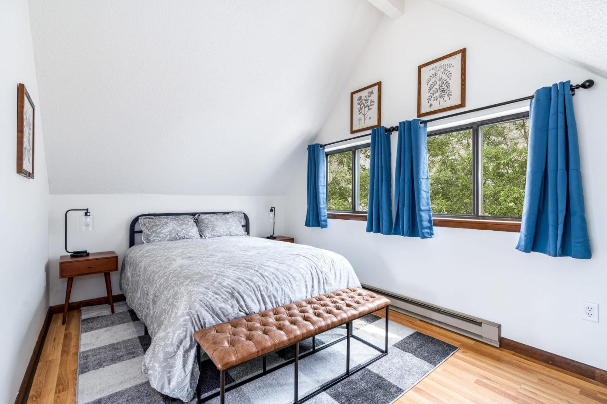 Modern Chalet Cabin W Hot Tub, Deck&Grill, & Wifi! Inwood Exteriér fotografie