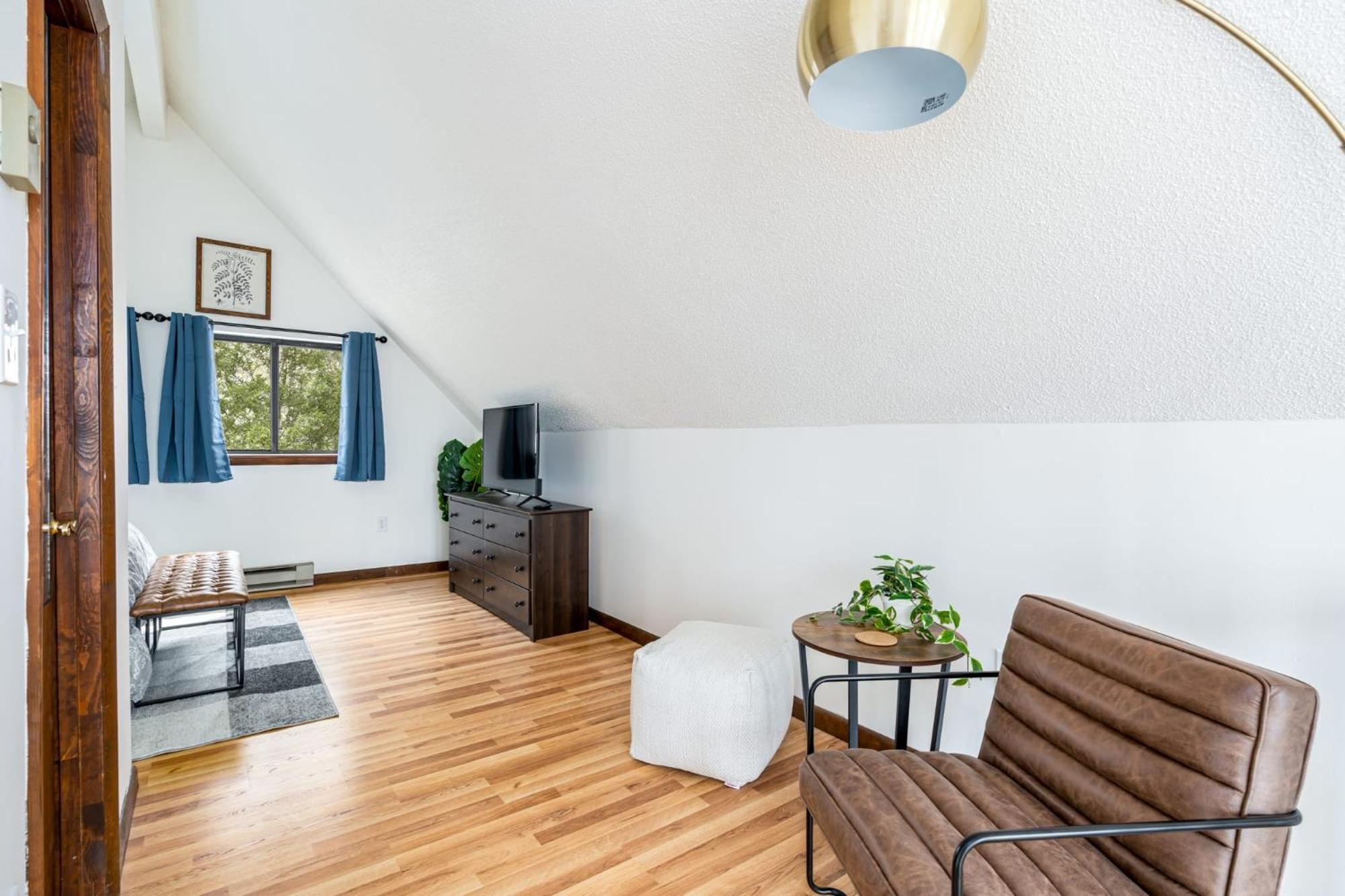 Modern Chalet Cabin W Hot Tub, Deck&Grill, & Wifi! Inwood Exteriér fotografie