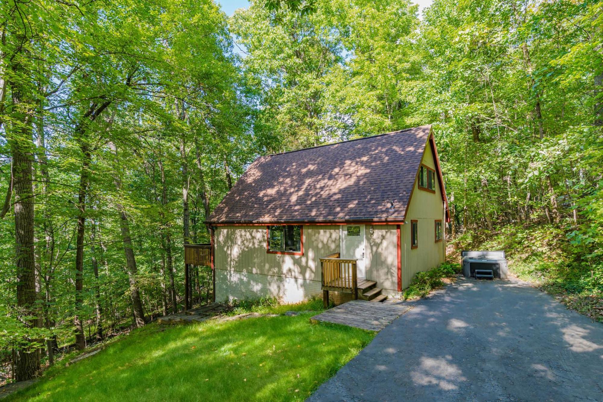 Modern Chalet Cabin W Hot Tub, Deck&Grill, & Wifi! Inwood Exteriér fotografie